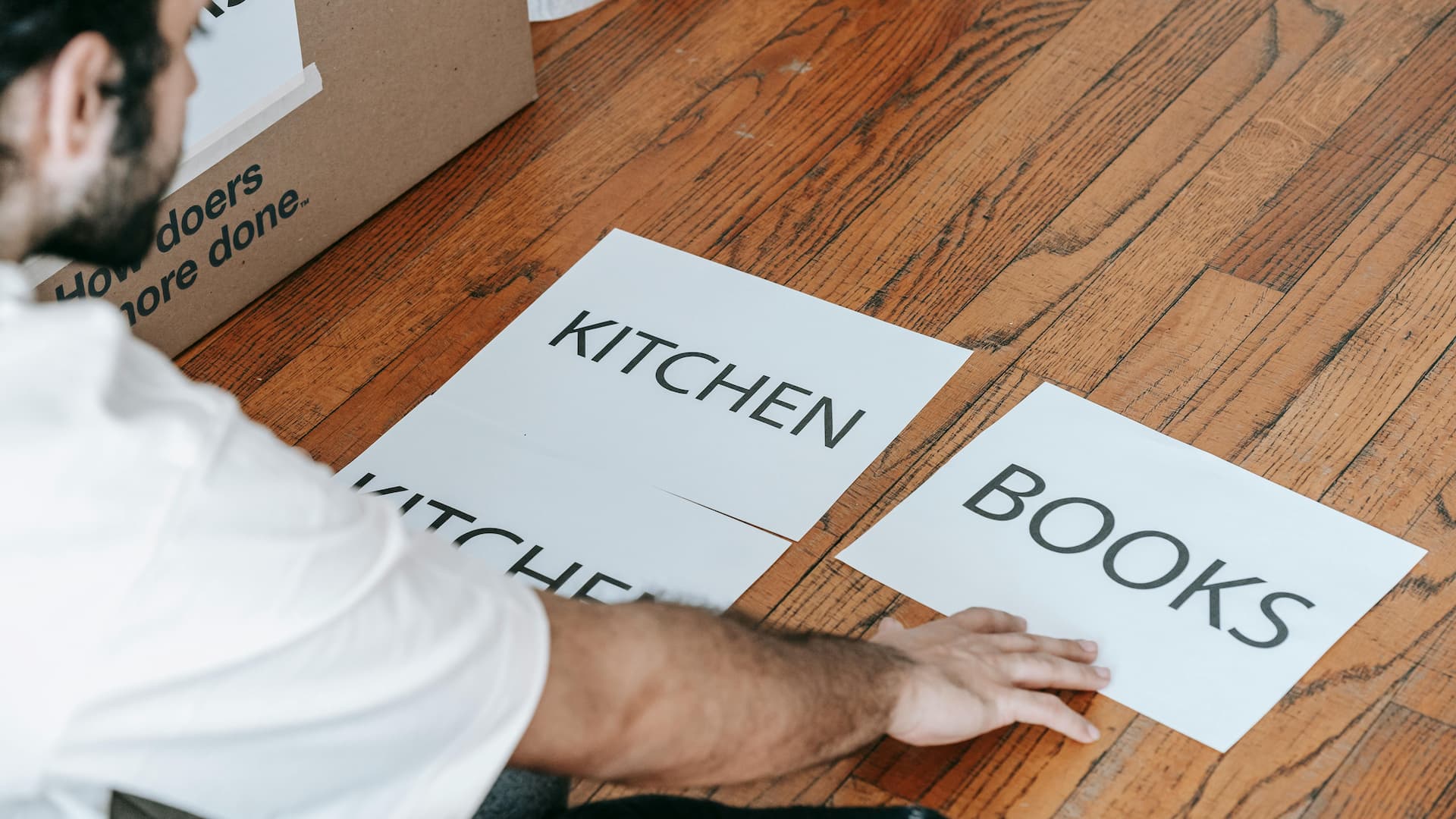 How do I properly label and categorize my belongings during a move?