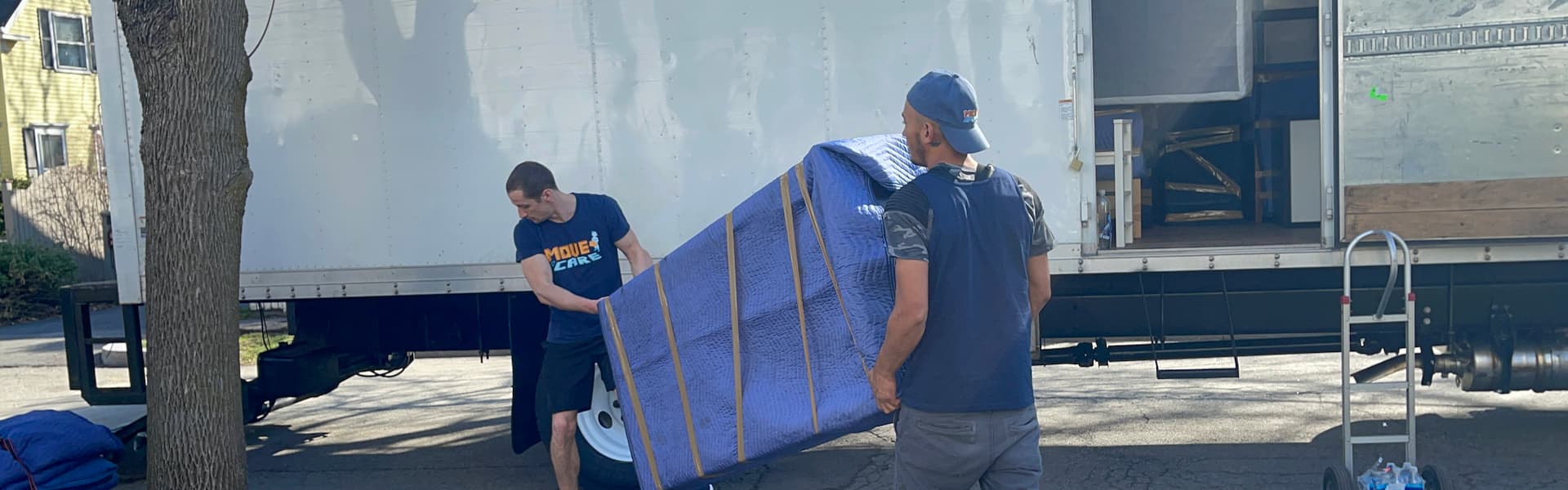 Moving Broker vs. Carrier (And Why It Decides the Fate of Your Move)